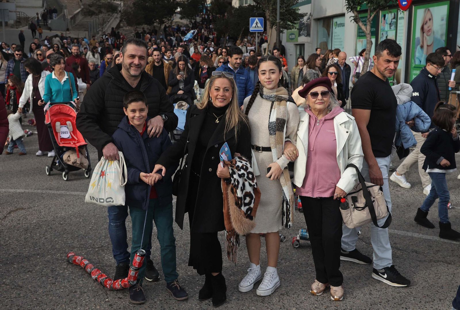Búscate en las fotos del Arrastre de Latas 2025 en Algeciras