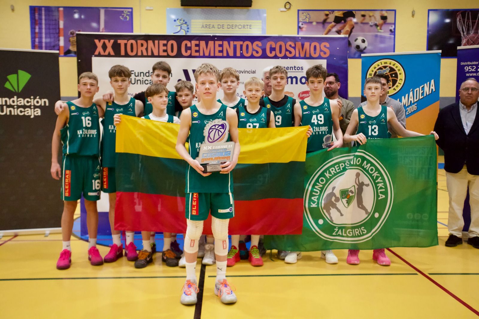 Real Madrid y CB Santfeliuenc triunfan en el 20º aniversario del Torneo Cementos Cosmos Benalmádena