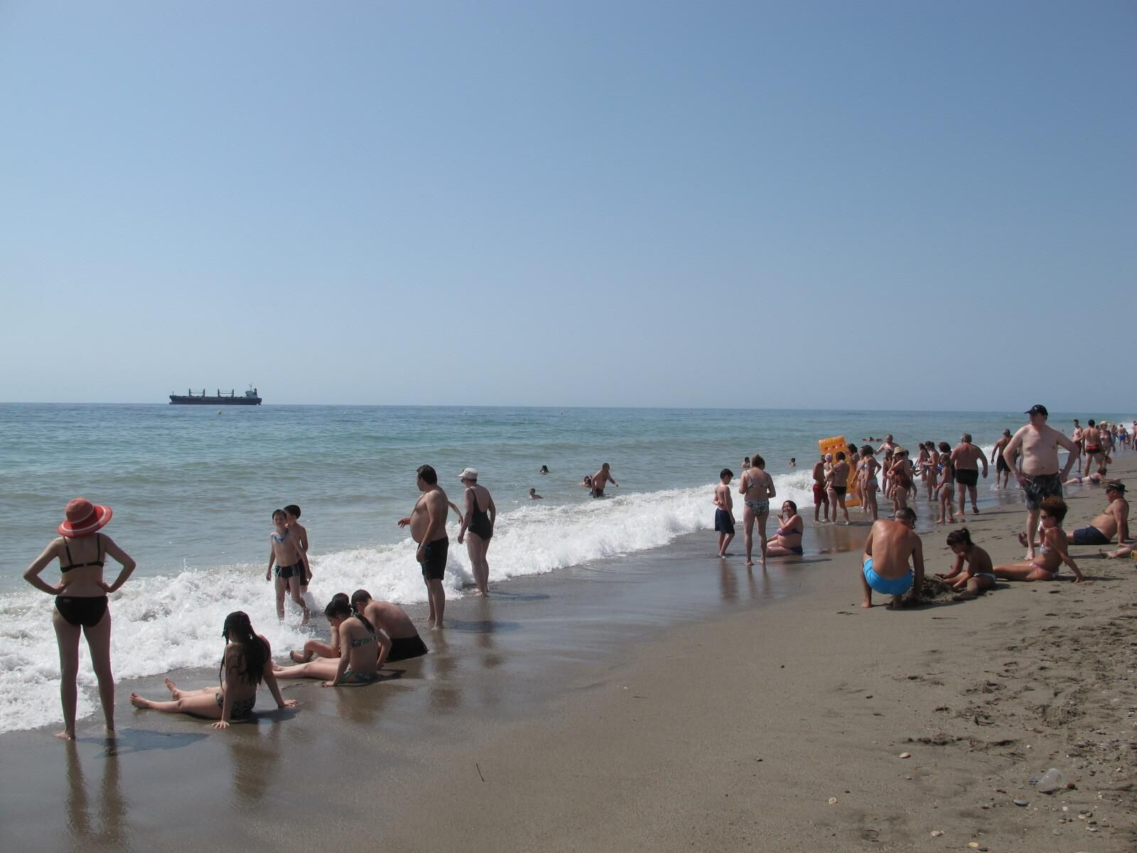 Bañistas en la playa de Vera Bañistas en la playa de Vera