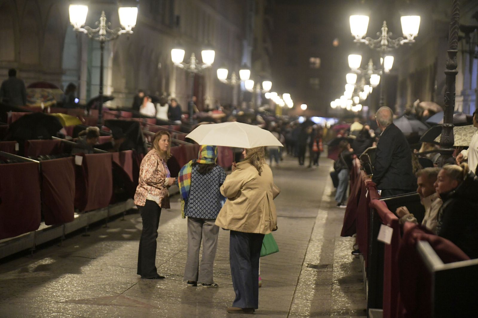 Palcos en la carrera oficial en Ganivet.