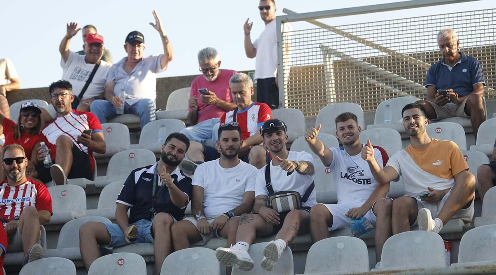 Búscate entre los aficionados del Algeciras CF - Sevilla Atlético en el Nuevo Mirador