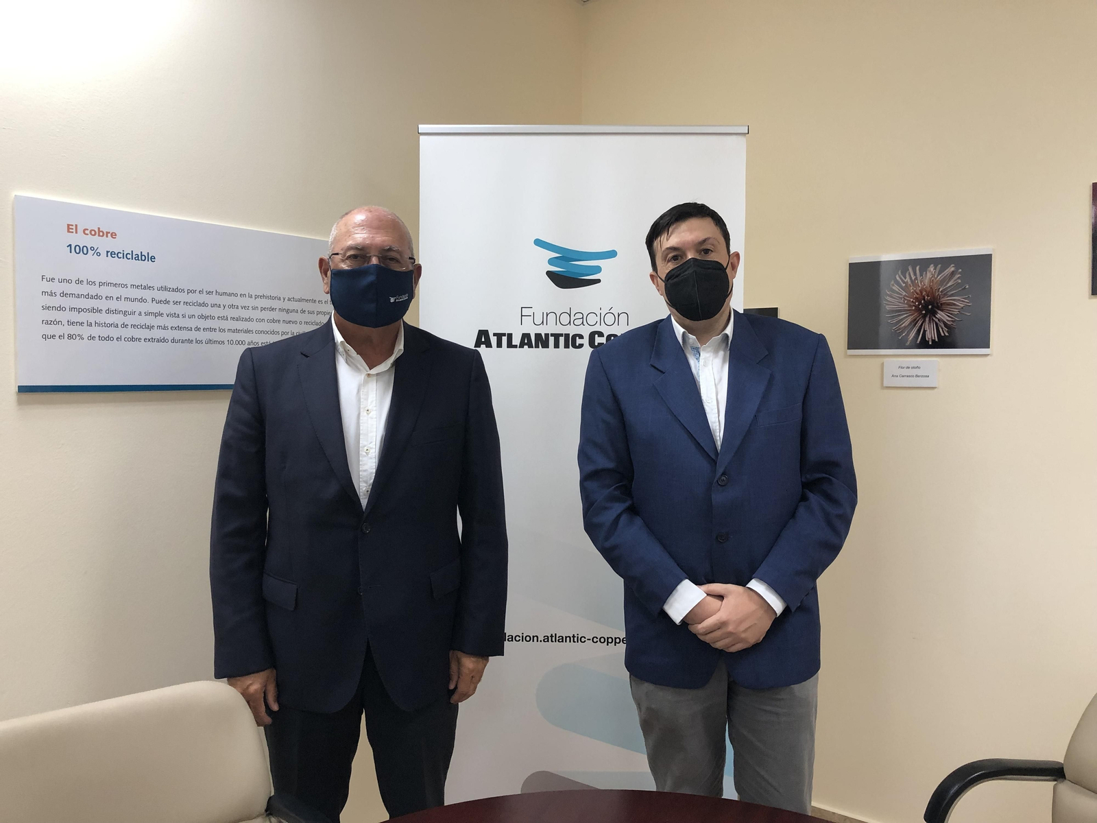 Imagen de la firma del Convenio entre la Fundación Atlantic Copper y la Asociación de la Prensa de Huelva.