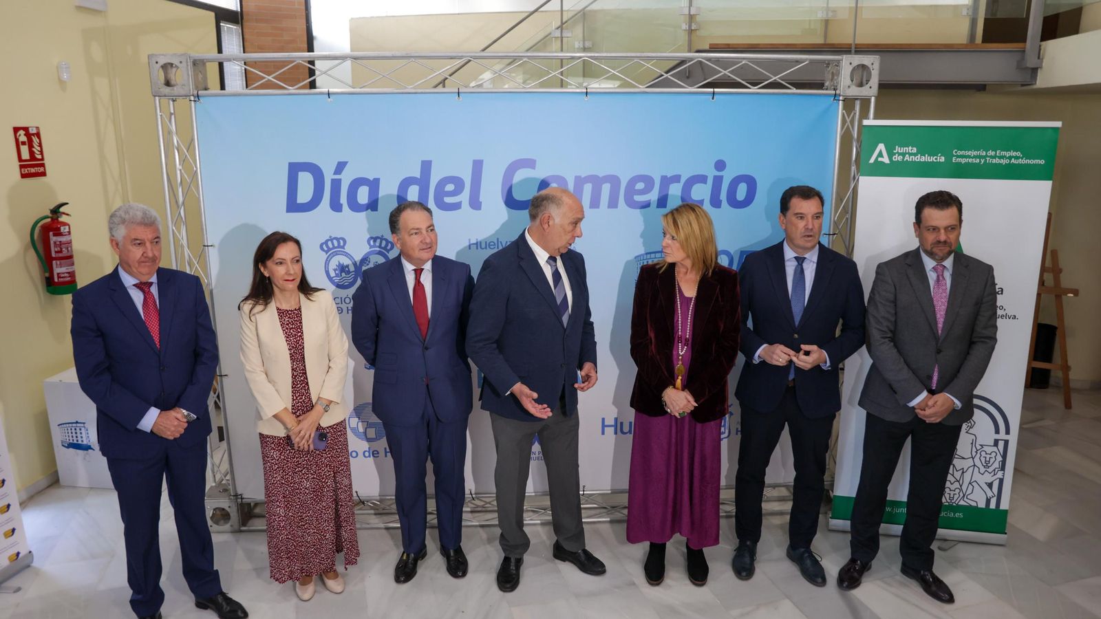 personalidades en el acto de Huelva Comercio.