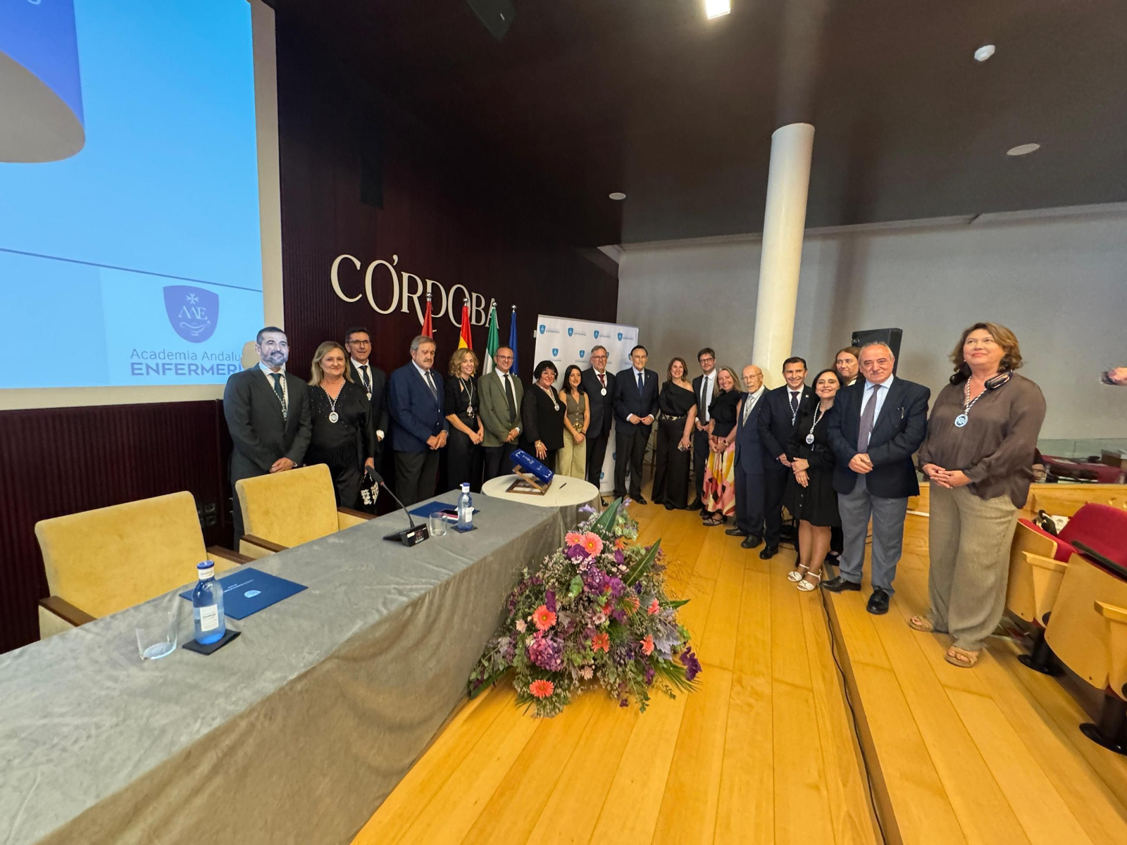 Dirigentes institucionales en la inauguración del curso de la Academia Andaluza de Enfermería en Córdoba.