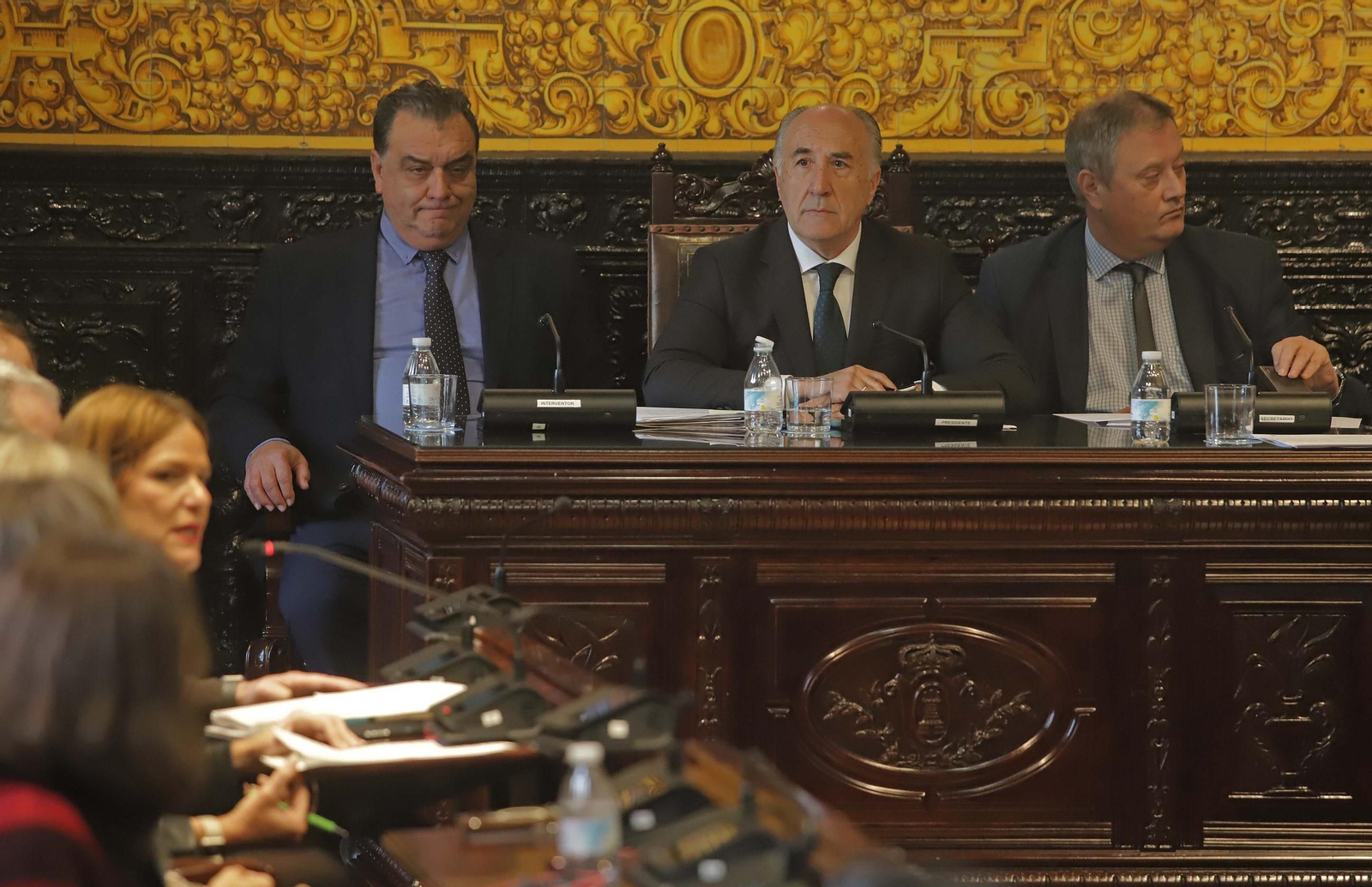 Landaluce, en el centro, durante el Pleno del pasado jueves.