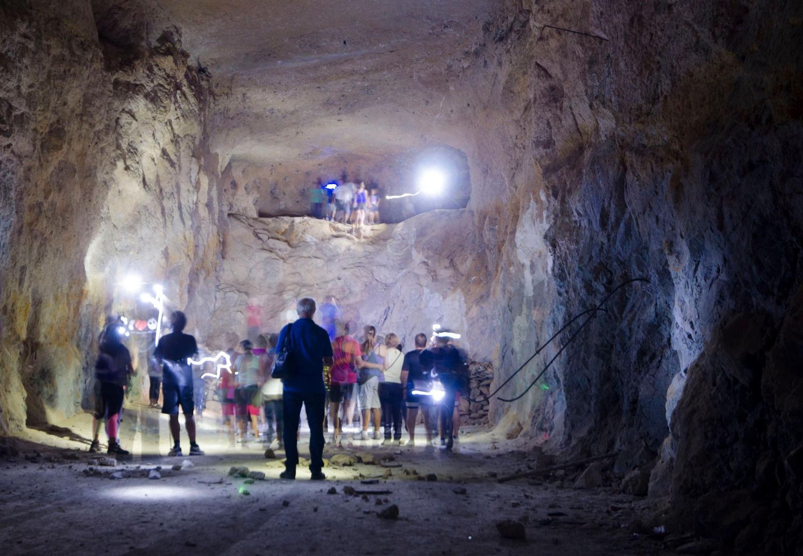 Imagen del interior de la cueva de Amigos de la Alcazaba.