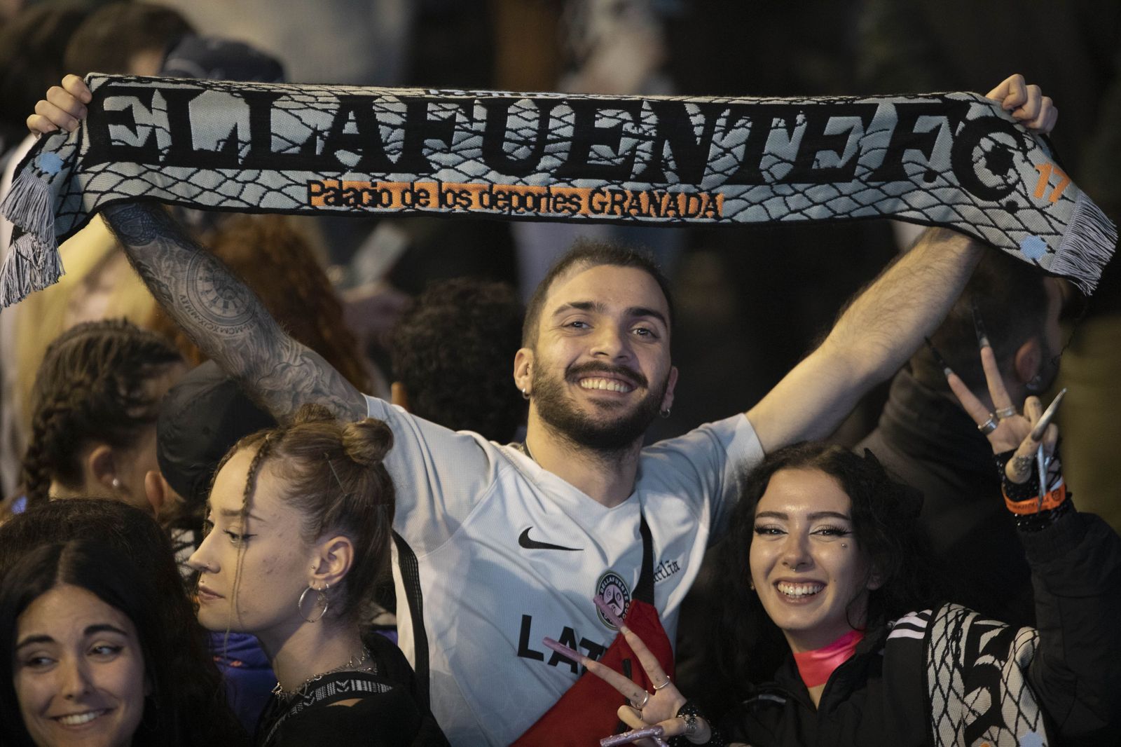 Dellafuente vuelve a tocar la cúspide en su segundo concierto en Granada, en imágenes