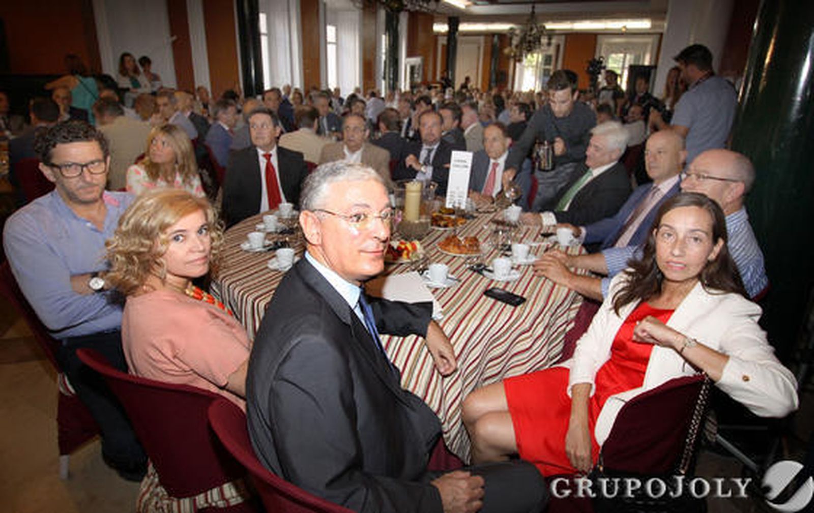 Simón Márquez Cabello; Javier del Valle; Raquel Hueso; Francisco Vela Norte, director de Zona de Empresas del Banco Santander; Tomás Valiente, director general del Grupo Joly; Antonio Pascual Acosta, presidente del Consejo Regional de Endesa en Andalucía y Extremadura; Miguel palacios, director de Producción de Atlantic Copper; Alberto Lavandeira, consejero delegado de Atalaya Mining; Miguel Alfonso Jiménez, de Global Feed; Silvia Gómez Delgado, Directora de Zona del Banco Santander; Ignacio Álvarez Ossorio, director del Puerto de Almería. / Fotos: A. Domínguez y Canterla