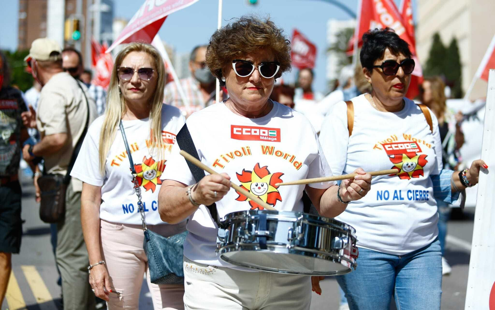 La manifestación convocada por los sindicatos CCOO y UGT el 1 de mayo en Málaga, en fotos