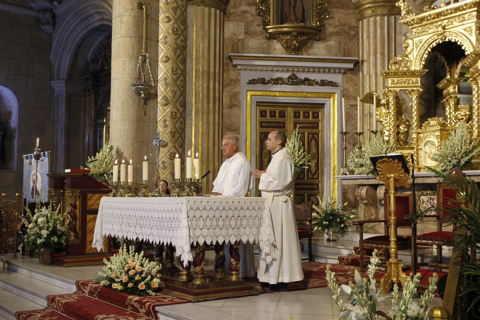 Fotogalería misas en honor a la Virgen del Mar. Feria de Almería 2019