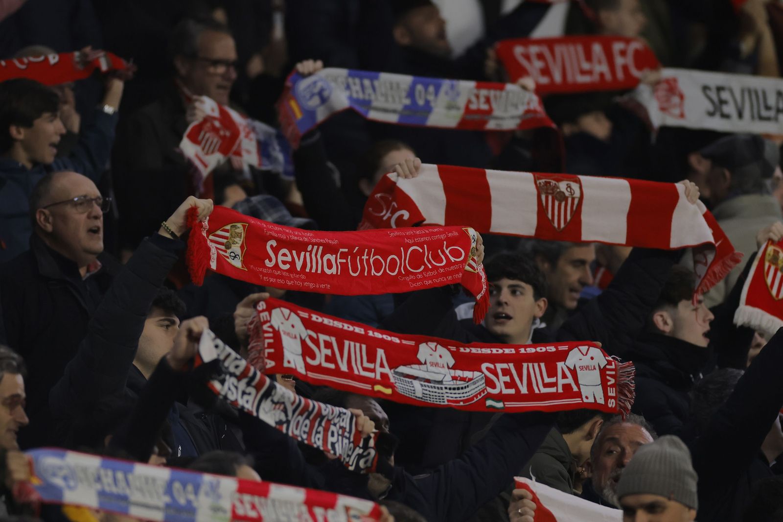 Búscate en las fotos del Sevilla - Celta