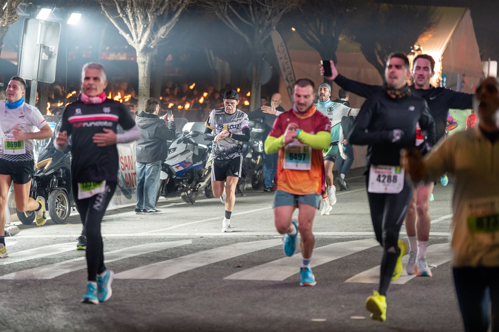 En imágenes: búscate en tu llegada a meta de la Carrera de San Antón 2026 (6)