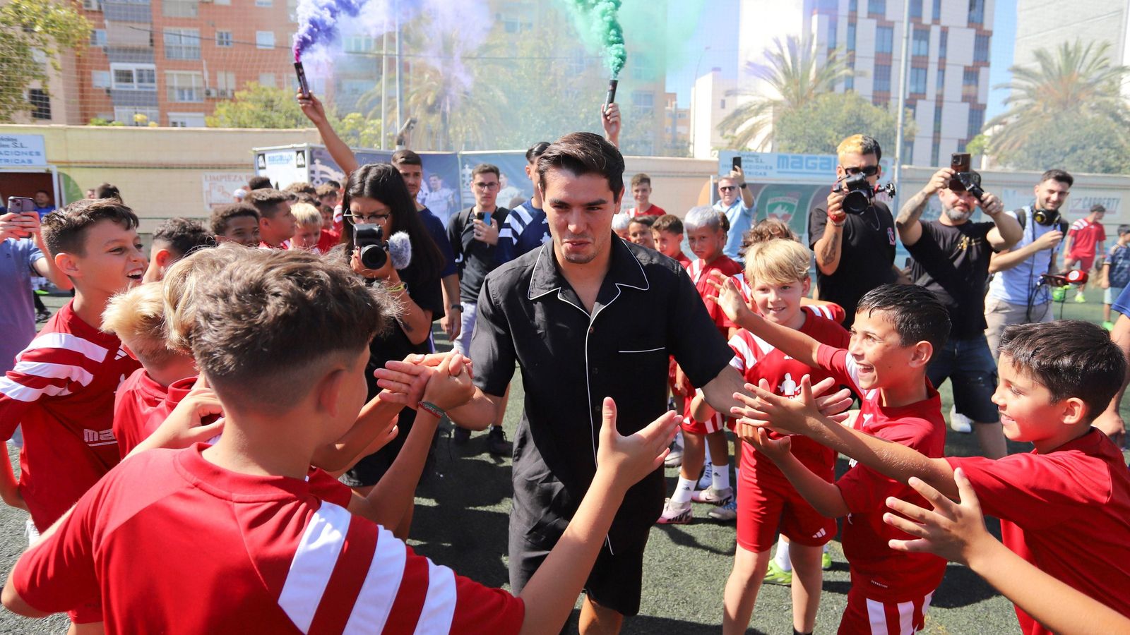 La visita de Brahim Díaz a su campus, en fotos