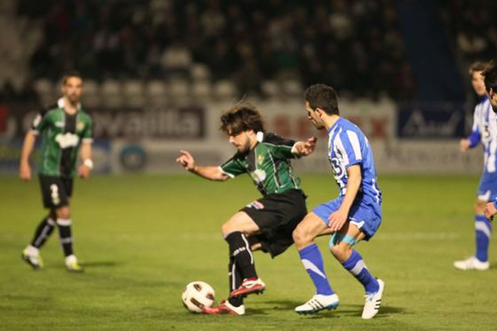 El Betis se trae un punto del campo del colista, la Ponferradina. / Norberto Cabezas