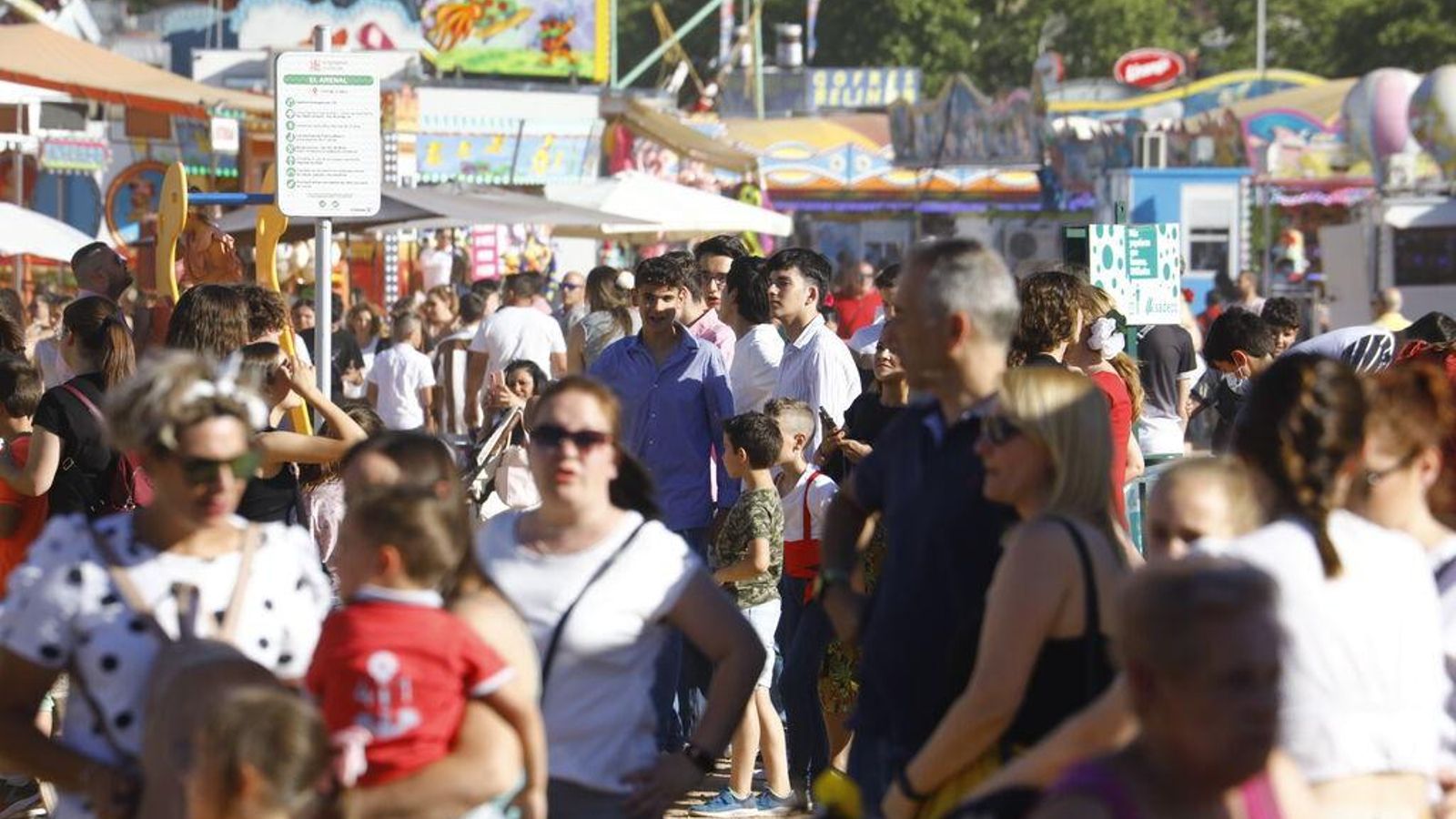 Jóvenes en la calle del Infierno.