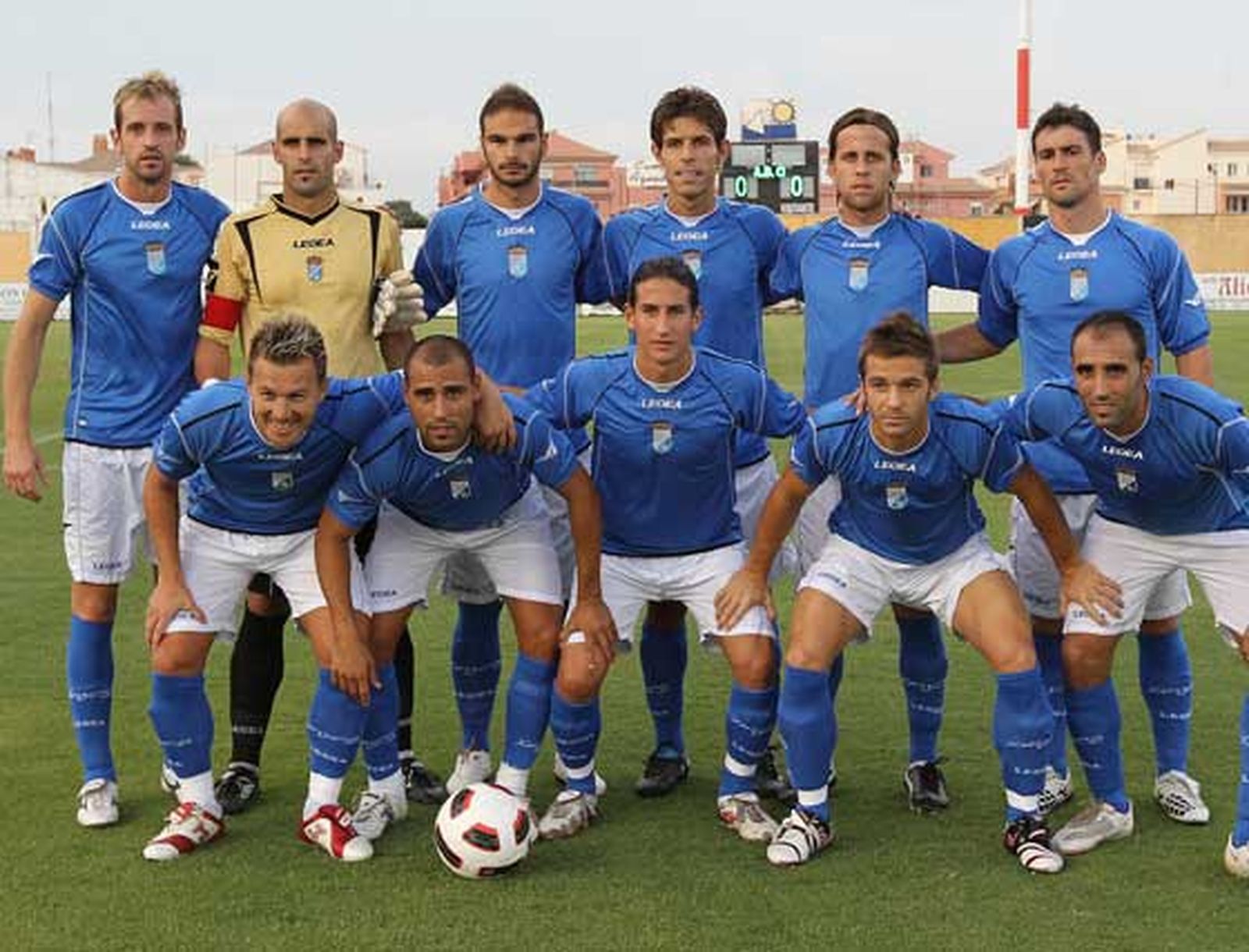 Javi López alineó este once inicial: Chema, Edu Moya, Gerard, Lombán, Raúl Llorente, Capdevila, Cordero, Barber, José Vega, Antoñito y Mario Bermejo.

Foto: Miguel Angel Gonzalez