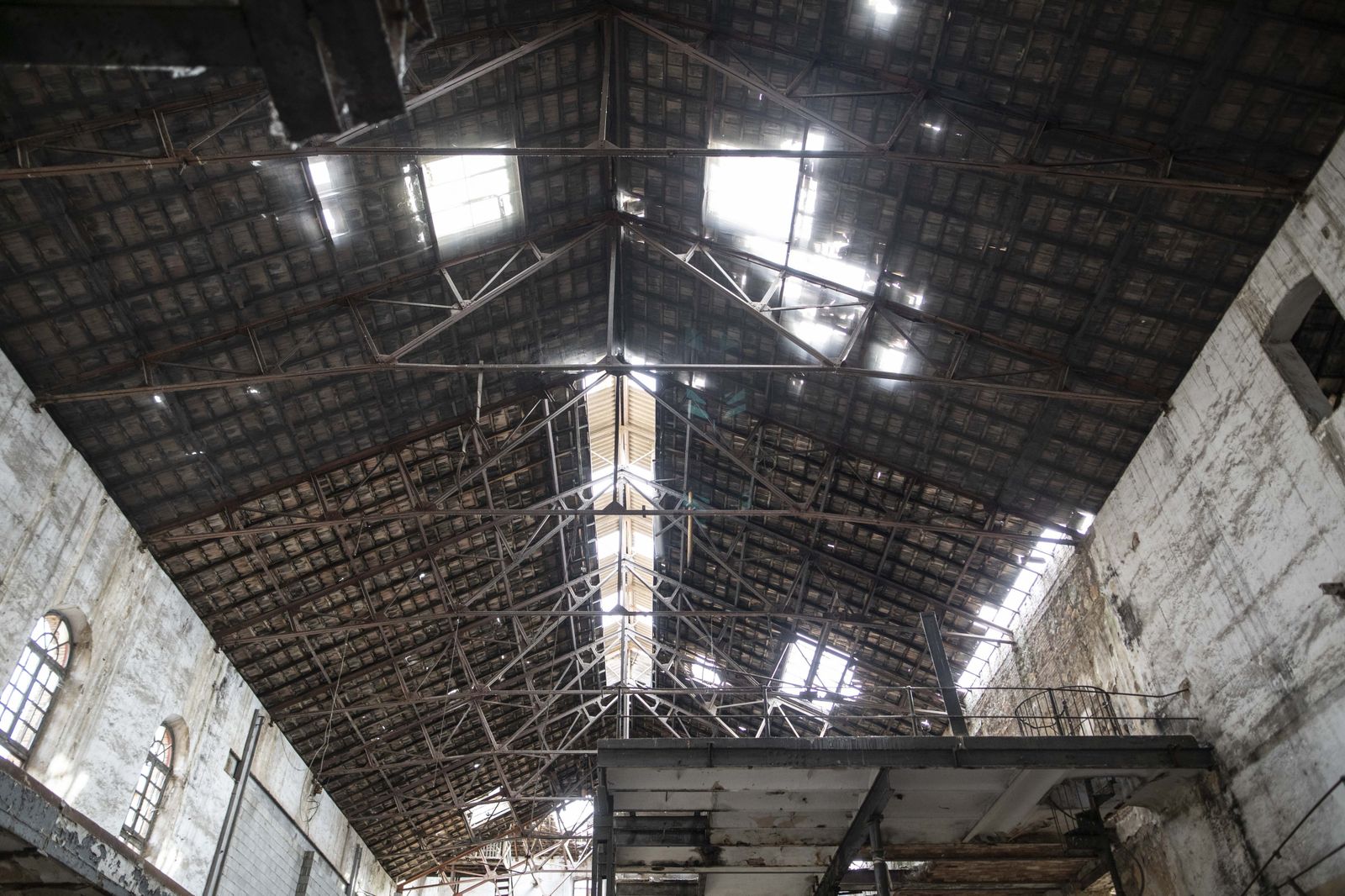 Tejado de la Azucarera desde el interior de la nave principal