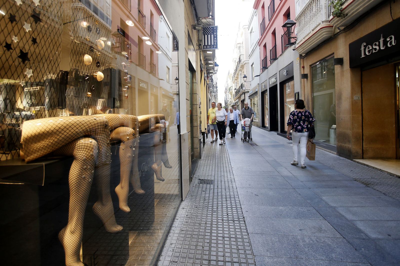 La calle Columela es una de las más comerciales del centro de la ciudad.