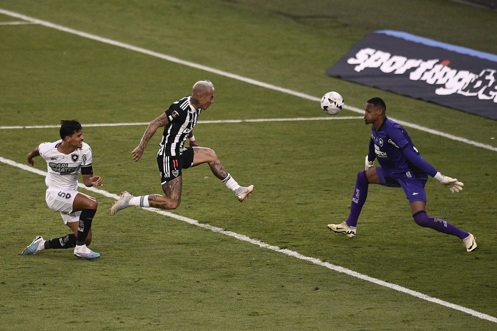 Las fotos de una final de la Libertadores histórica; Botafogo, campeón con 10, ante Atlético Mineiro