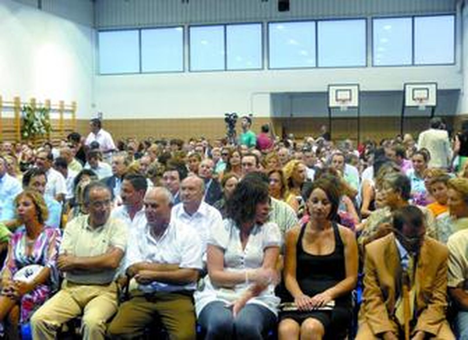 Lleno absoluto para inaugurar el Valdeserra