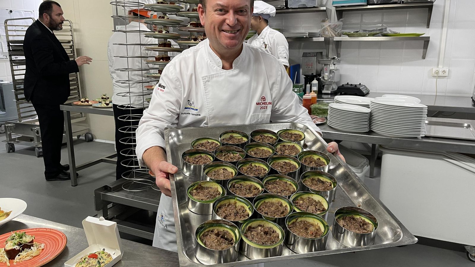 Antonio Carmona en la cocina.