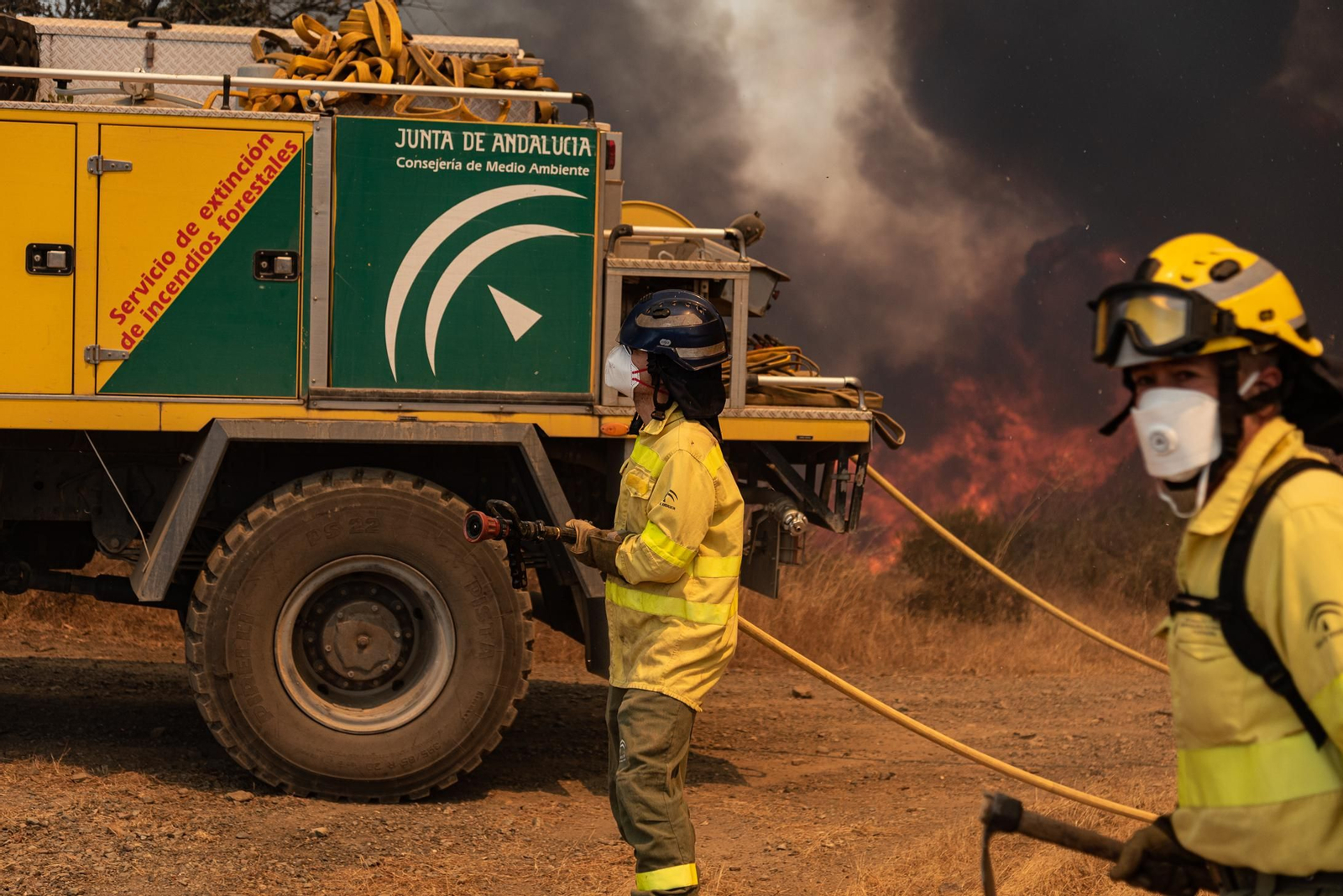 Imágenes del incendio de Almonaster a su paso por Zalamea