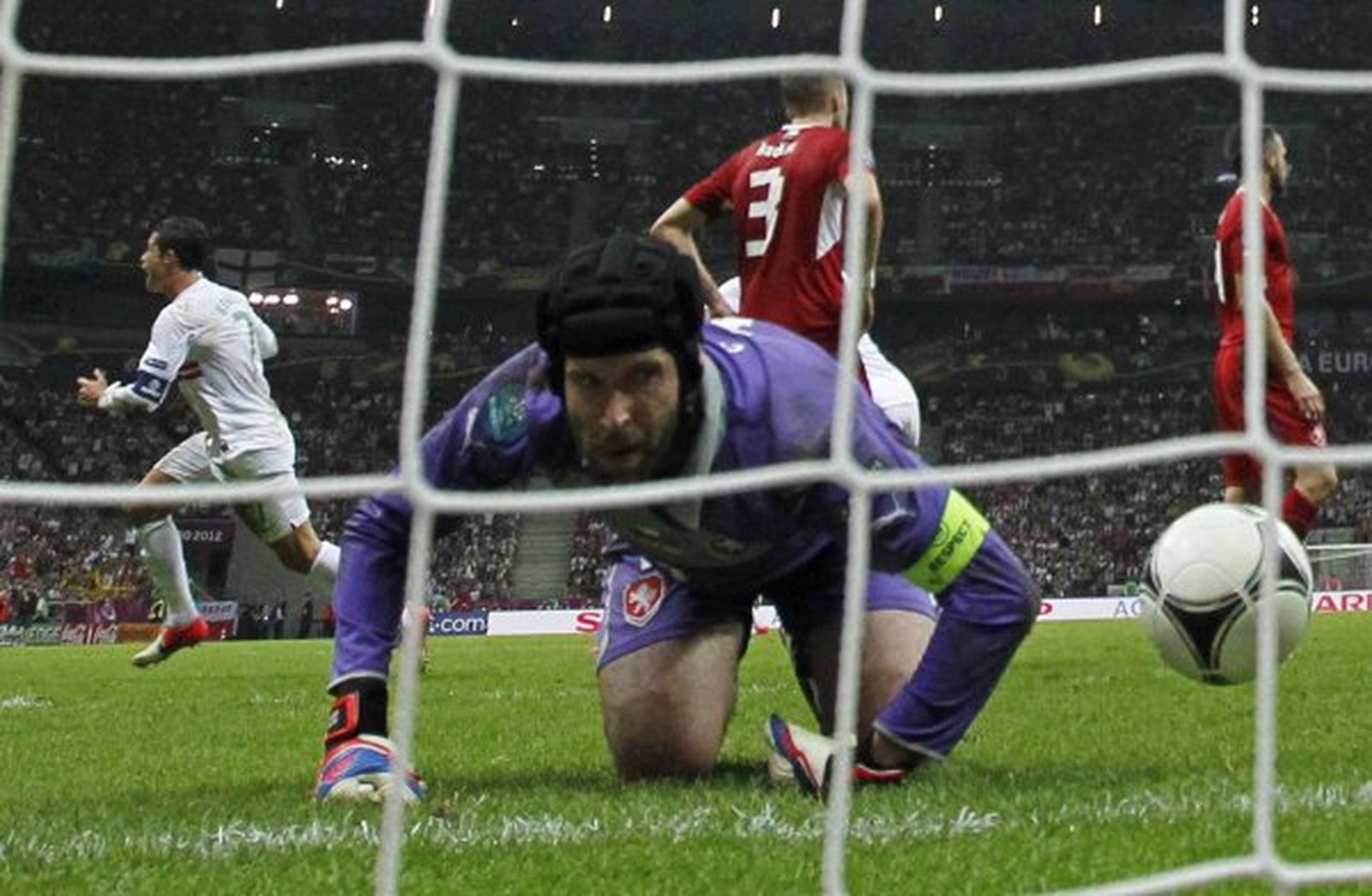 Un gol de Cristiano Ronaldo pone a Portugal en las semifinales de la Eurocopa.

Foto: EFE