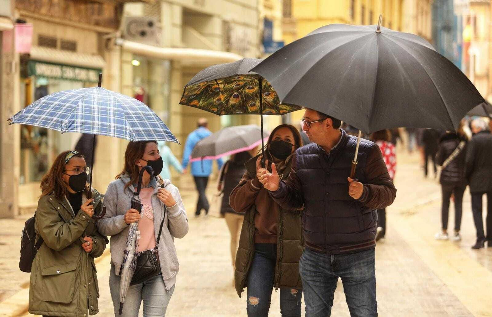Tres años de la calima que tiñó Málaga de naranja, en imágenes