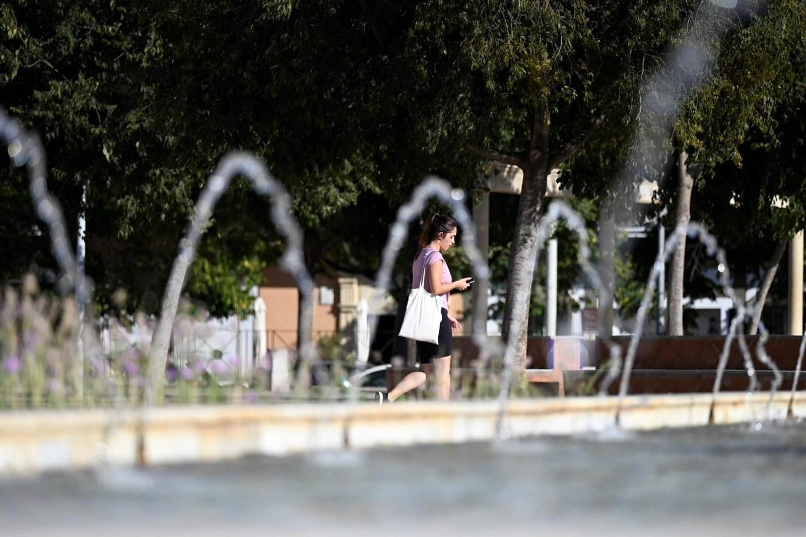 Una tarde de agosto en el barrio del Zoco de Córdoba, en imágenes