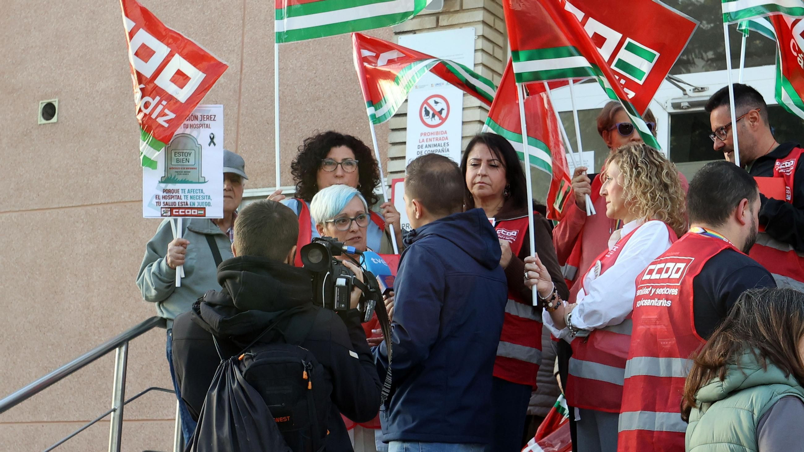Concentración por la sanidad pública y la atención primaria en el Hospital de Jerez
