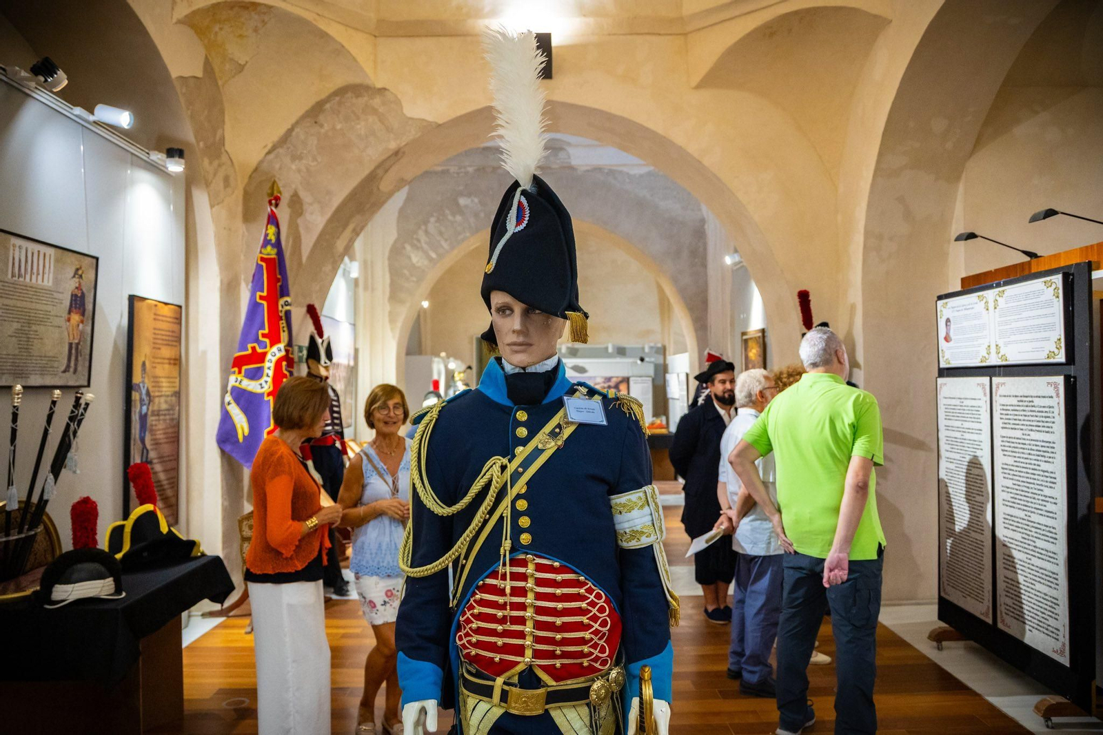 Exposición 'Tejiendo la historia', dedicada a la Guerra de la Independencia, en el Castillo de San Romualdo, en San Fernando