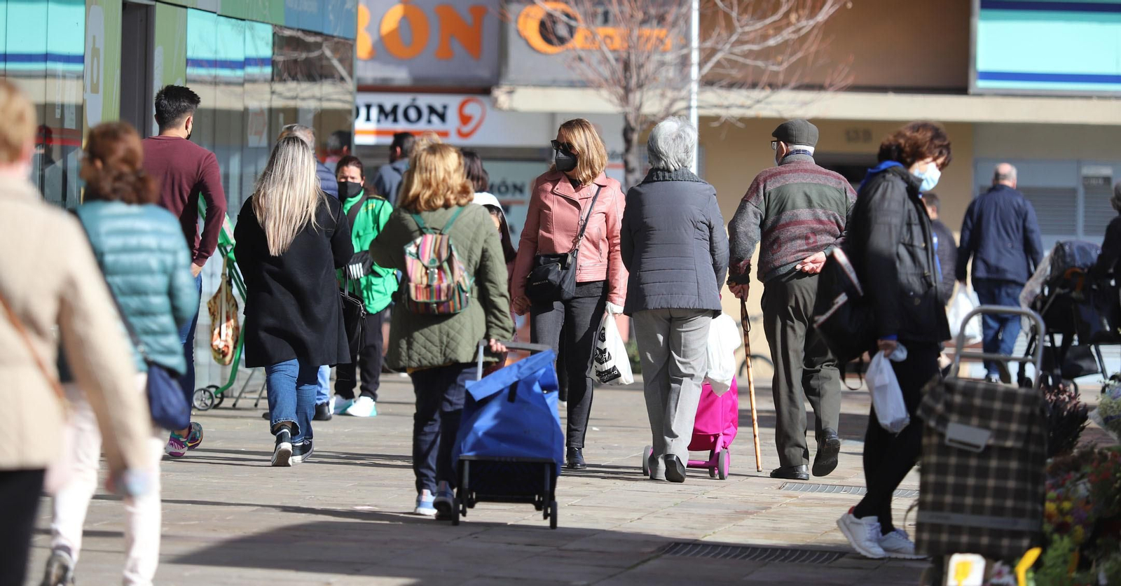 La Policía Local realizó controles en el Mercado del Carmen durante la mañana del sábado