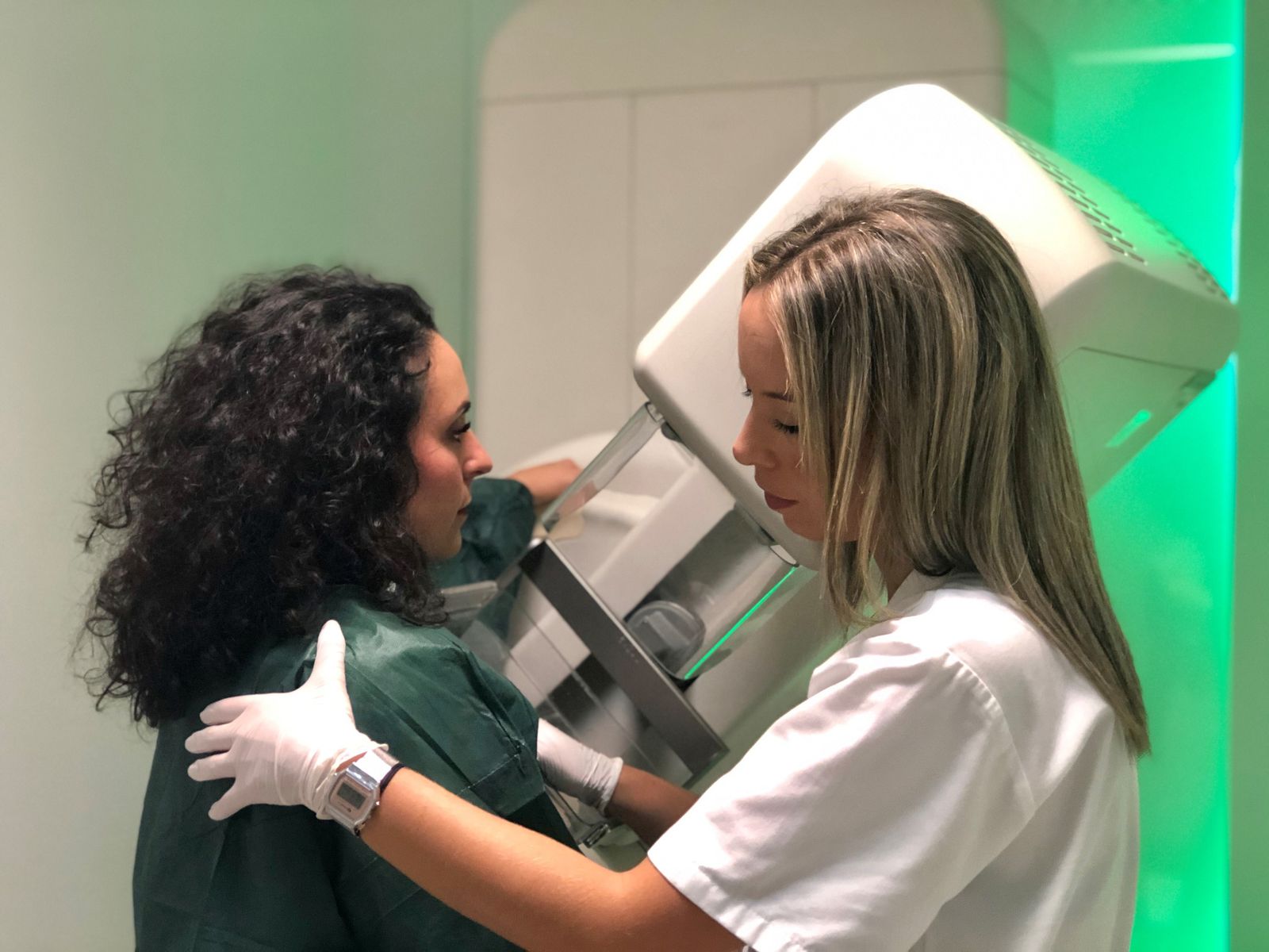 Quirónsalud en Sevilla advierte de que hay signos que se detectan en imagen hasta cuatro años antes de presentar síntomas