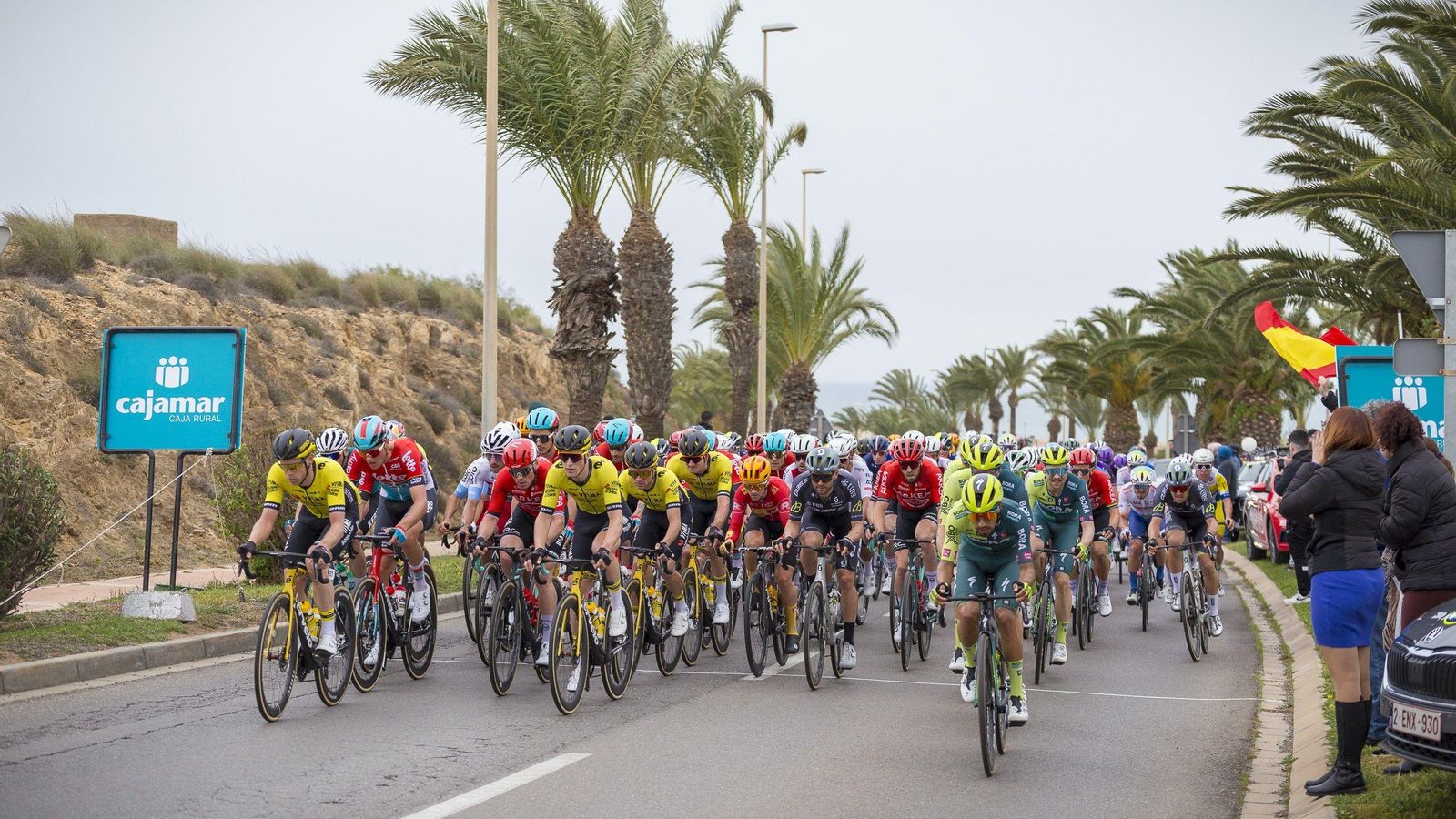 El pelotón de La Clásica en la edición del pasado año.