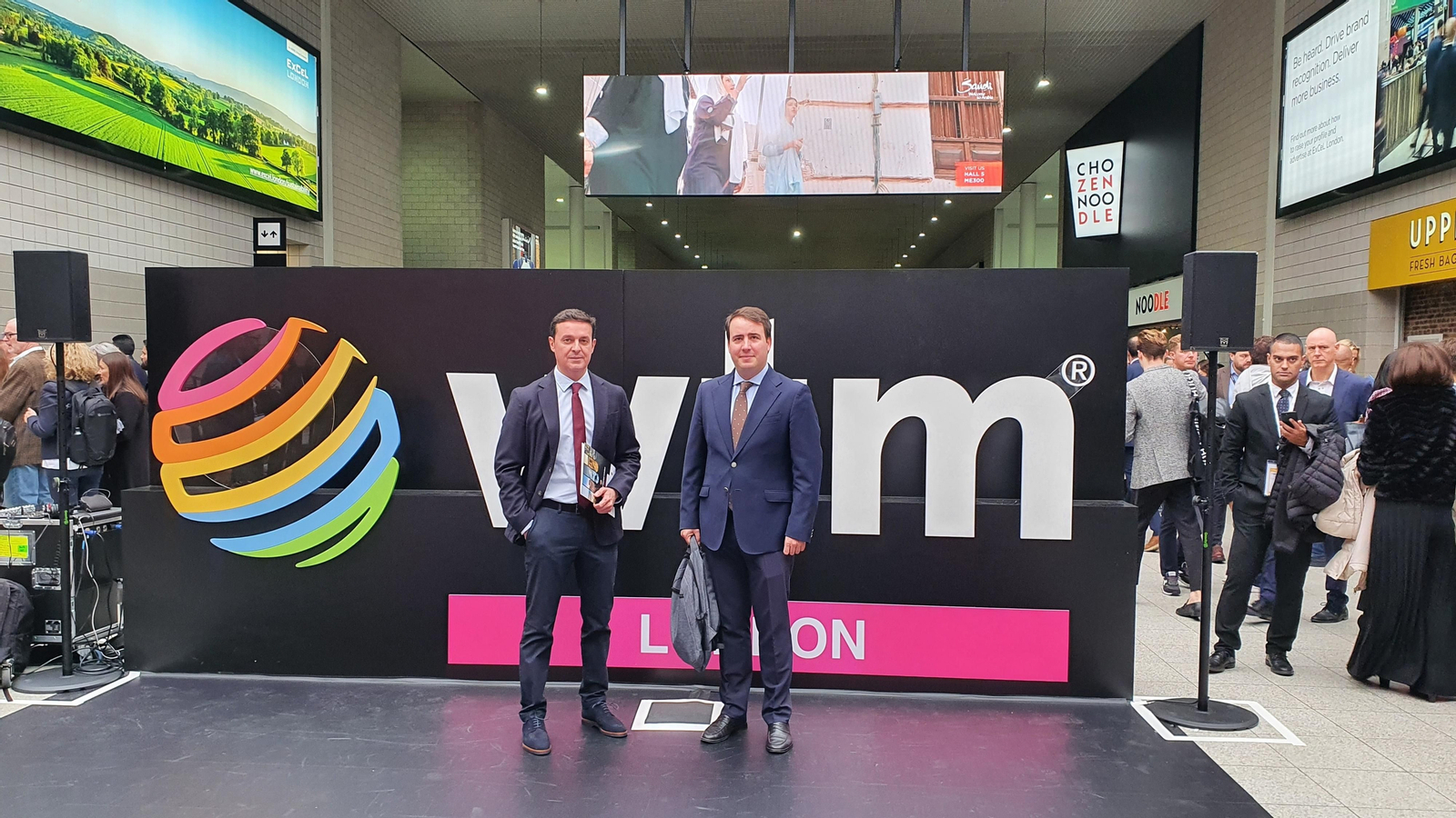 Más de 3.000 expositores procedentes de más de cien países en el Excel London. Más de 3.000 expositores procedentes de más de cien países en el Excel London.