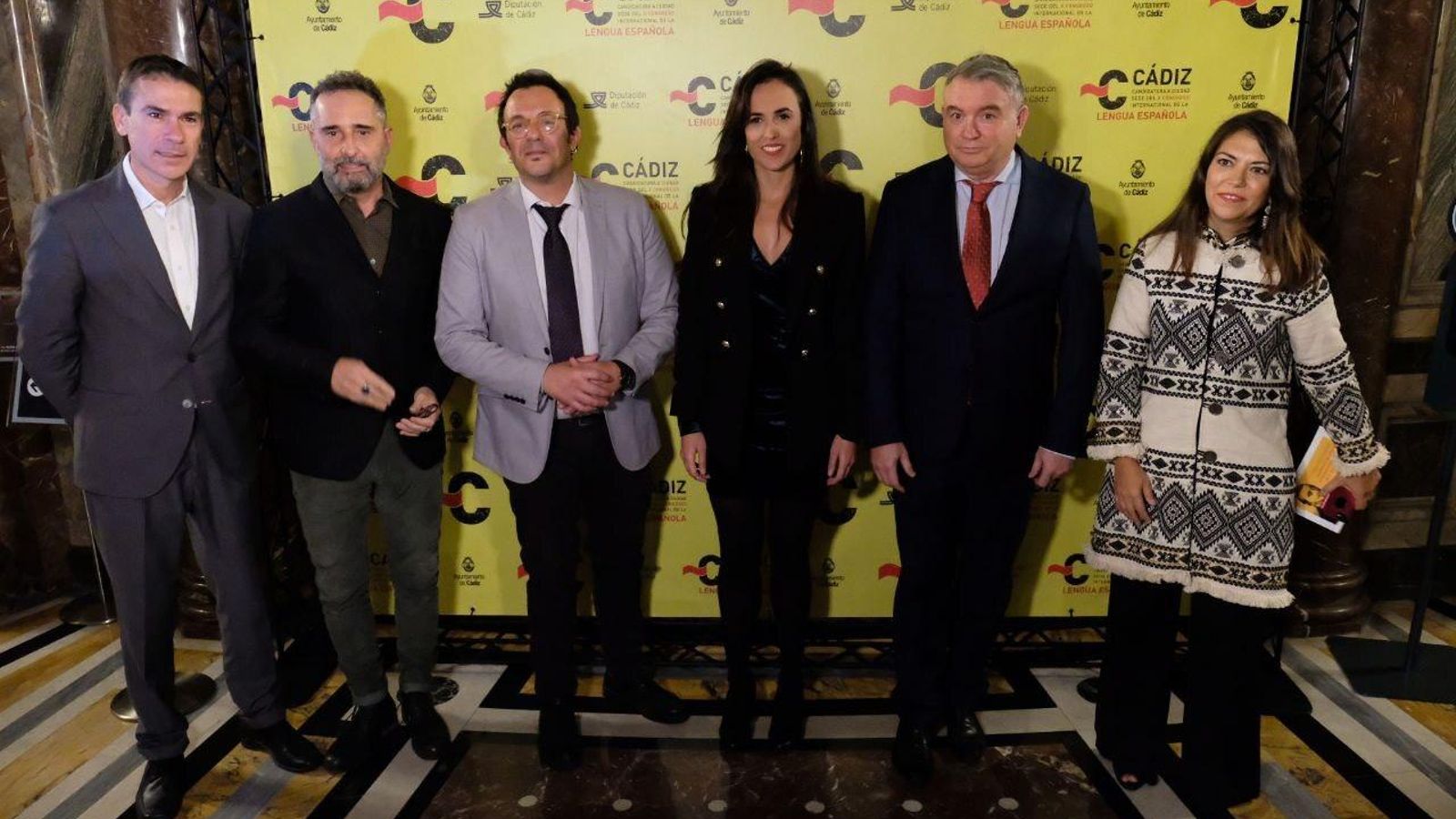 La delegación gaditana, junto con el director de la Casa de América.