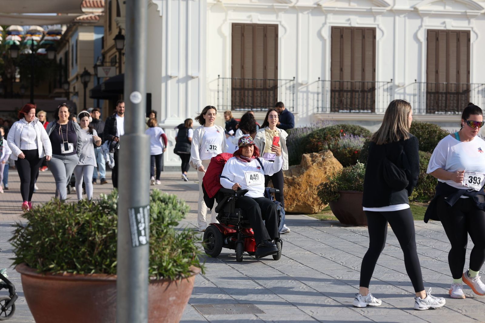 La Carrera Solidaria por el Día de la Mujer McArthurGlen, en fotos