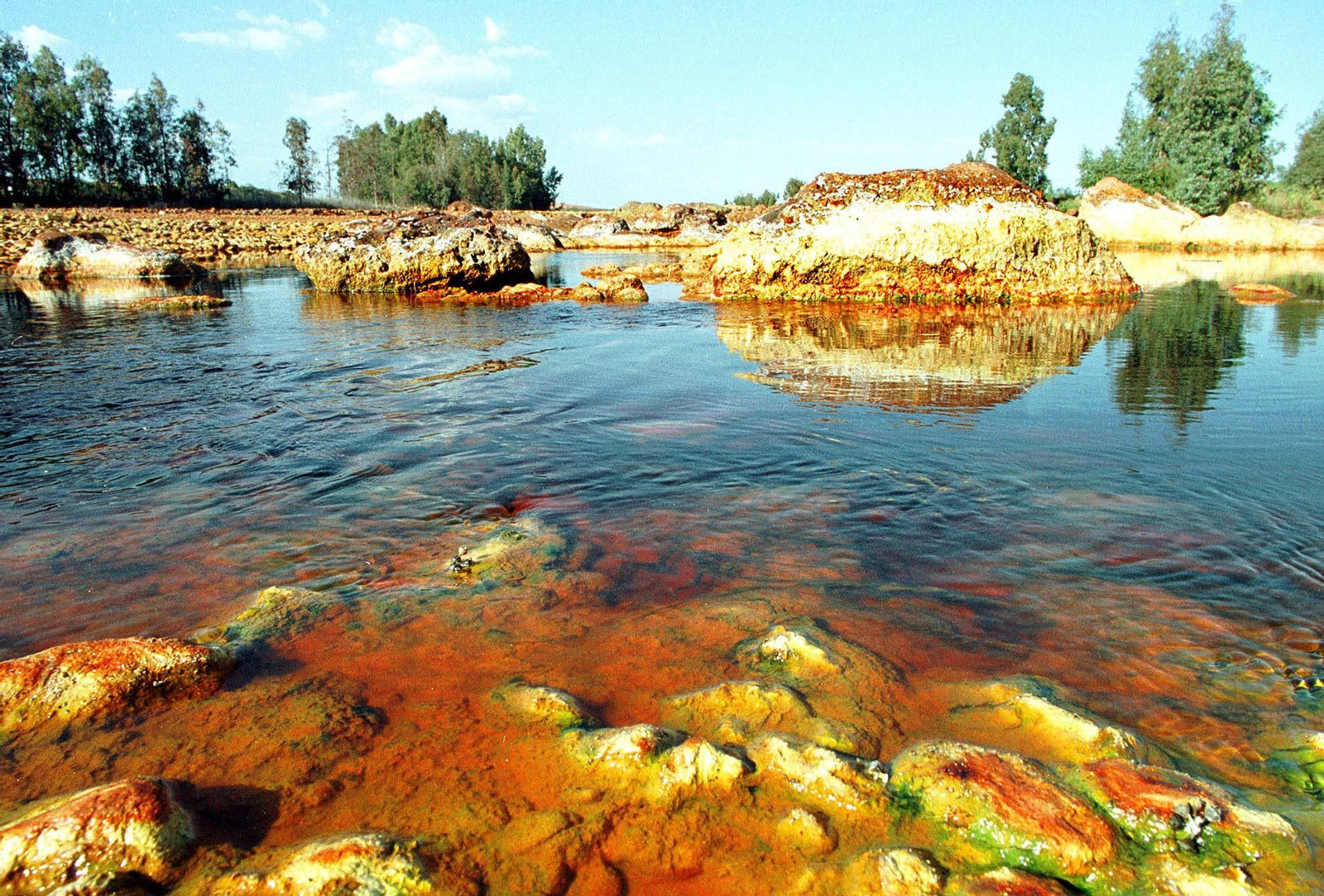 Las aguas únicas del río  Tinto , objeto de estudio y de fotografía.