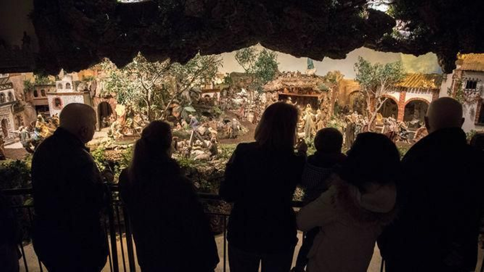 Cientos de personas visitan cada año los belenes durante la Navidad.