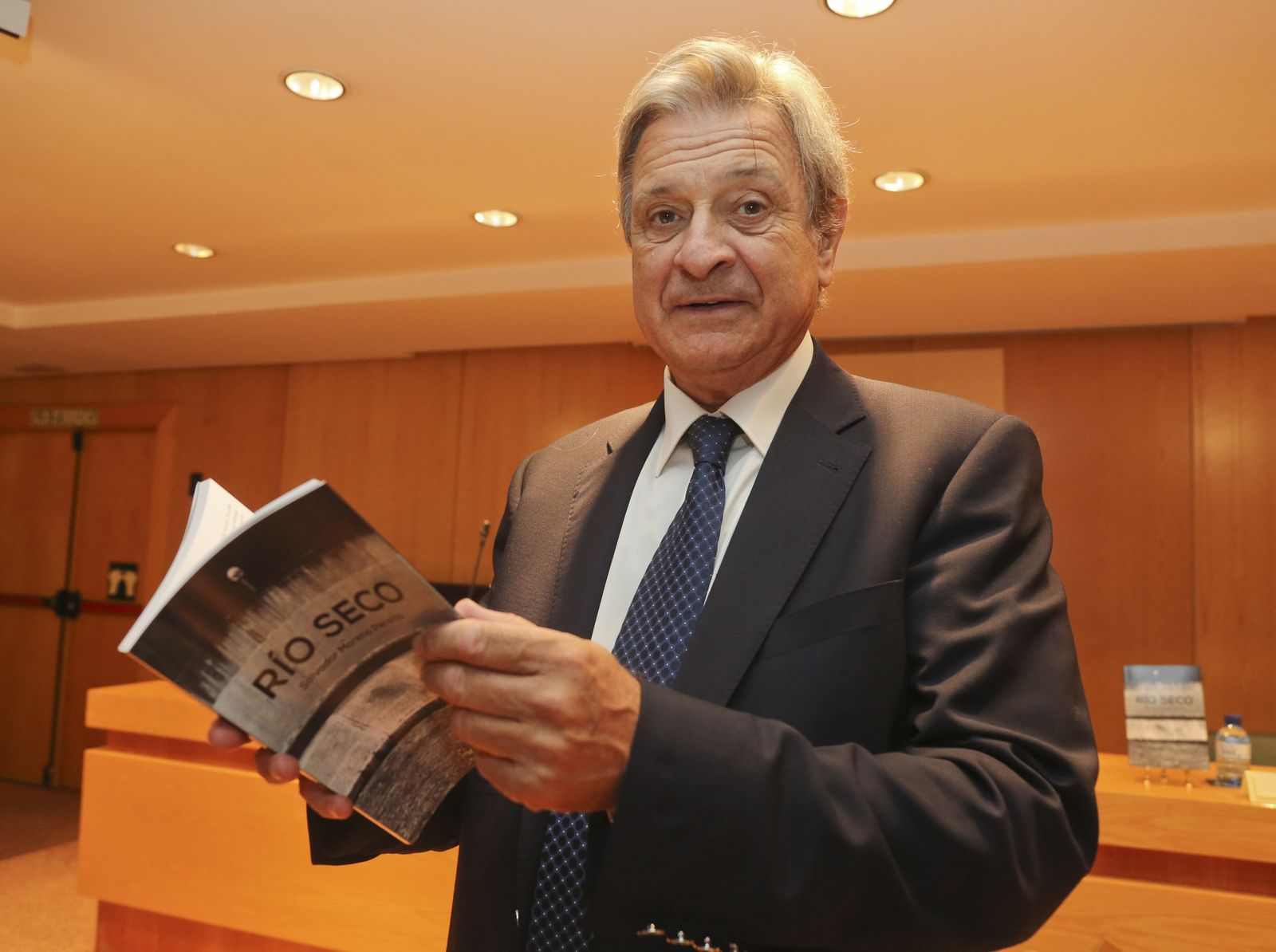 Salvador Moreno Peralta, ayer, en la presentación de su libro 'Río Seco'.