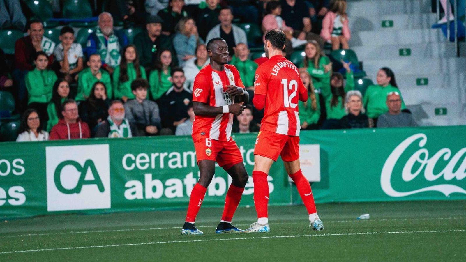 Dion Lopy y Leo Baptistao festejan el tanto del senegalés ante el Elche.