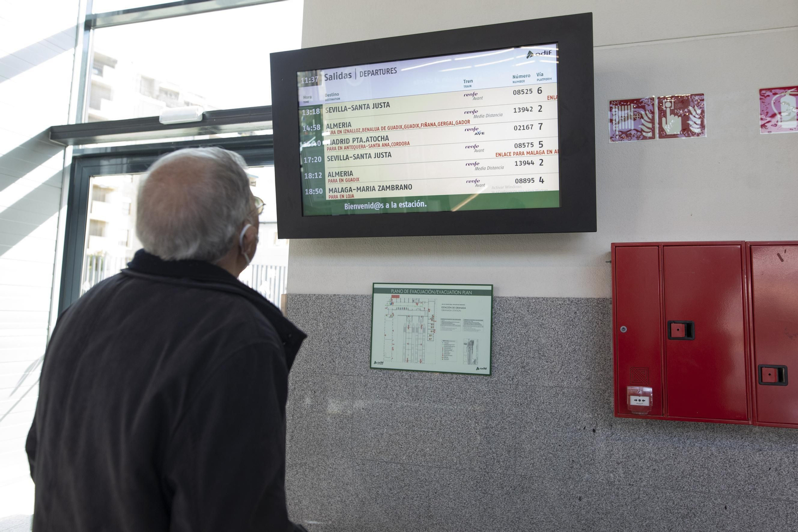 El primer viaje del AVE entre Málaga y Granada, en imágenes
