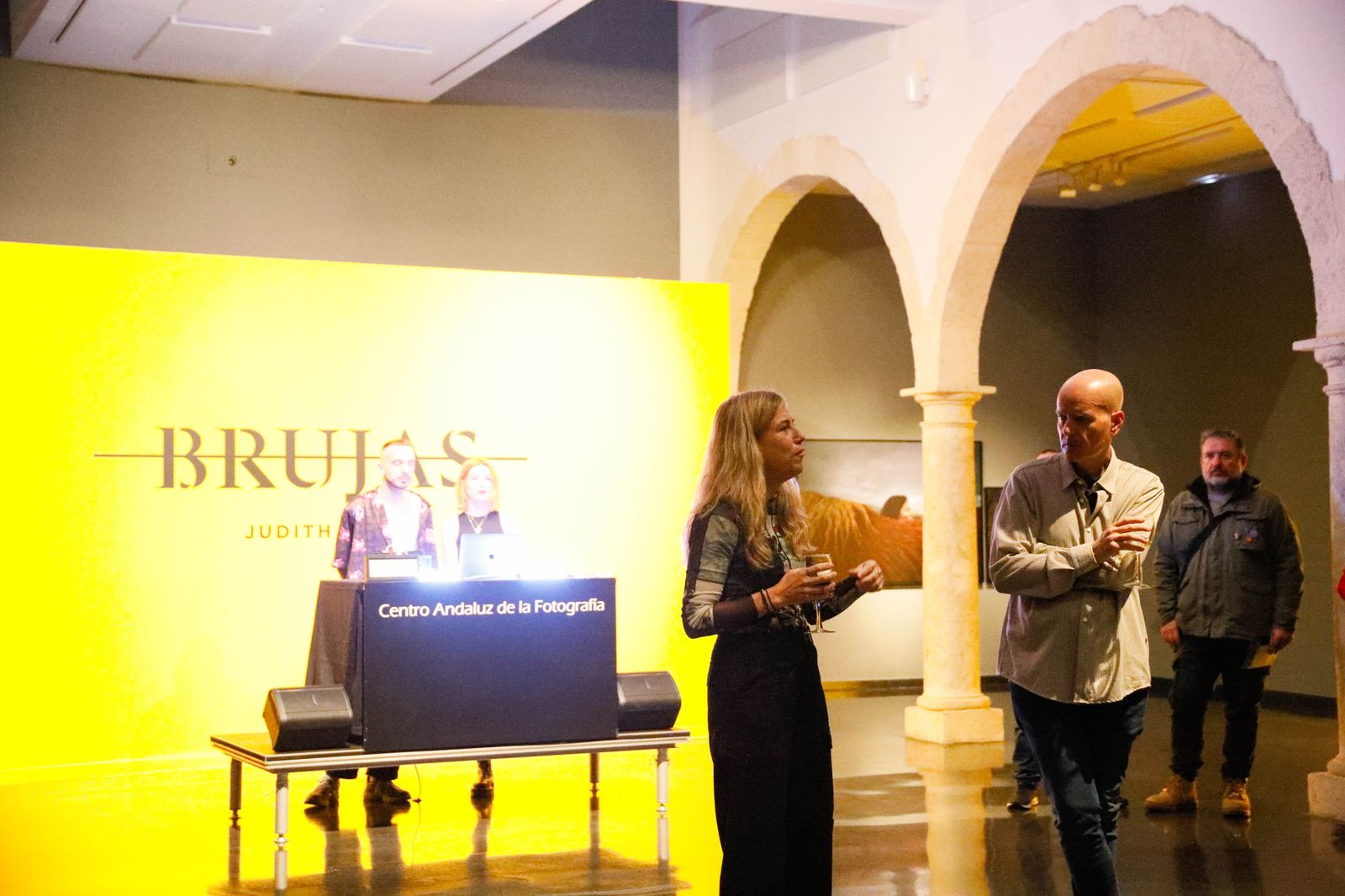 Te contamos en imágenes como ha sido el inicio de la exposición Brujas de Judith Prat