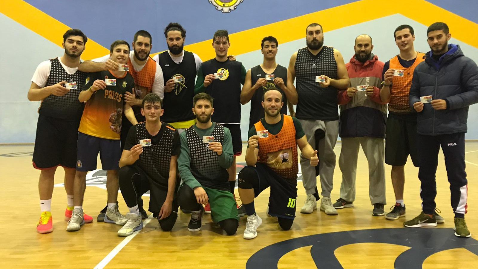 Palos, San Juan y Punta se vuelcan con el Rey de Europa.