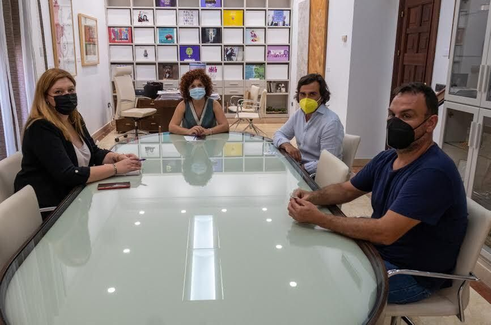 La alcaldesa de Valverde, Syra Senra, la presidenta de la Diputación, María Eugenia Limón y el presidente e la Asociación, Luis Carlos Castilla junto con otro representante
