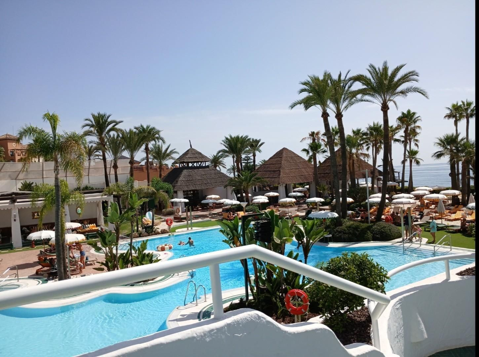 La piscina de Lucía Summer Beach Club, en la playa de Elviria, en Marbella
