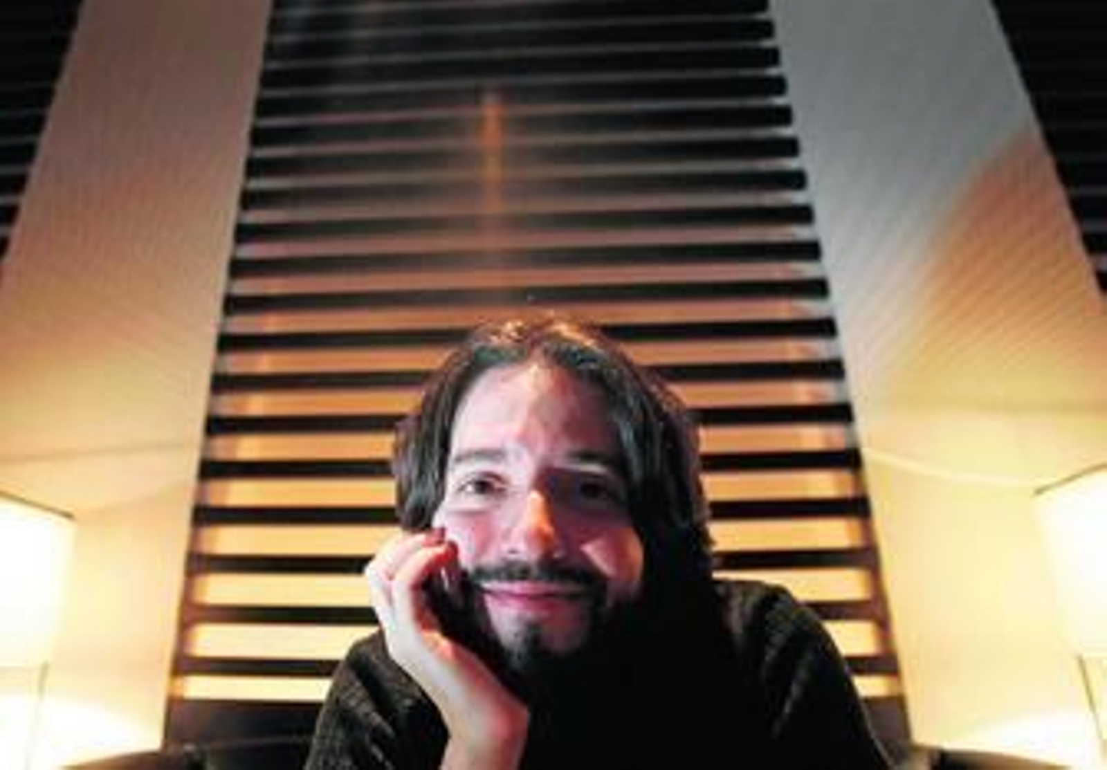 El escritor se muestra sorprendido por este premio.