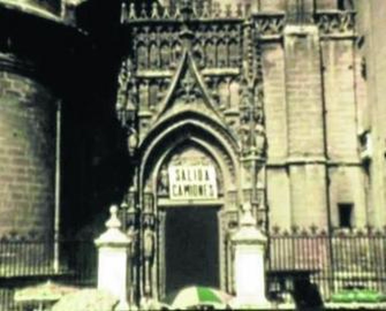 Luciano Alonso con Juan Sebastián Bollaín, ayer en el Centro Andaluz de Arte Contemporáneo.