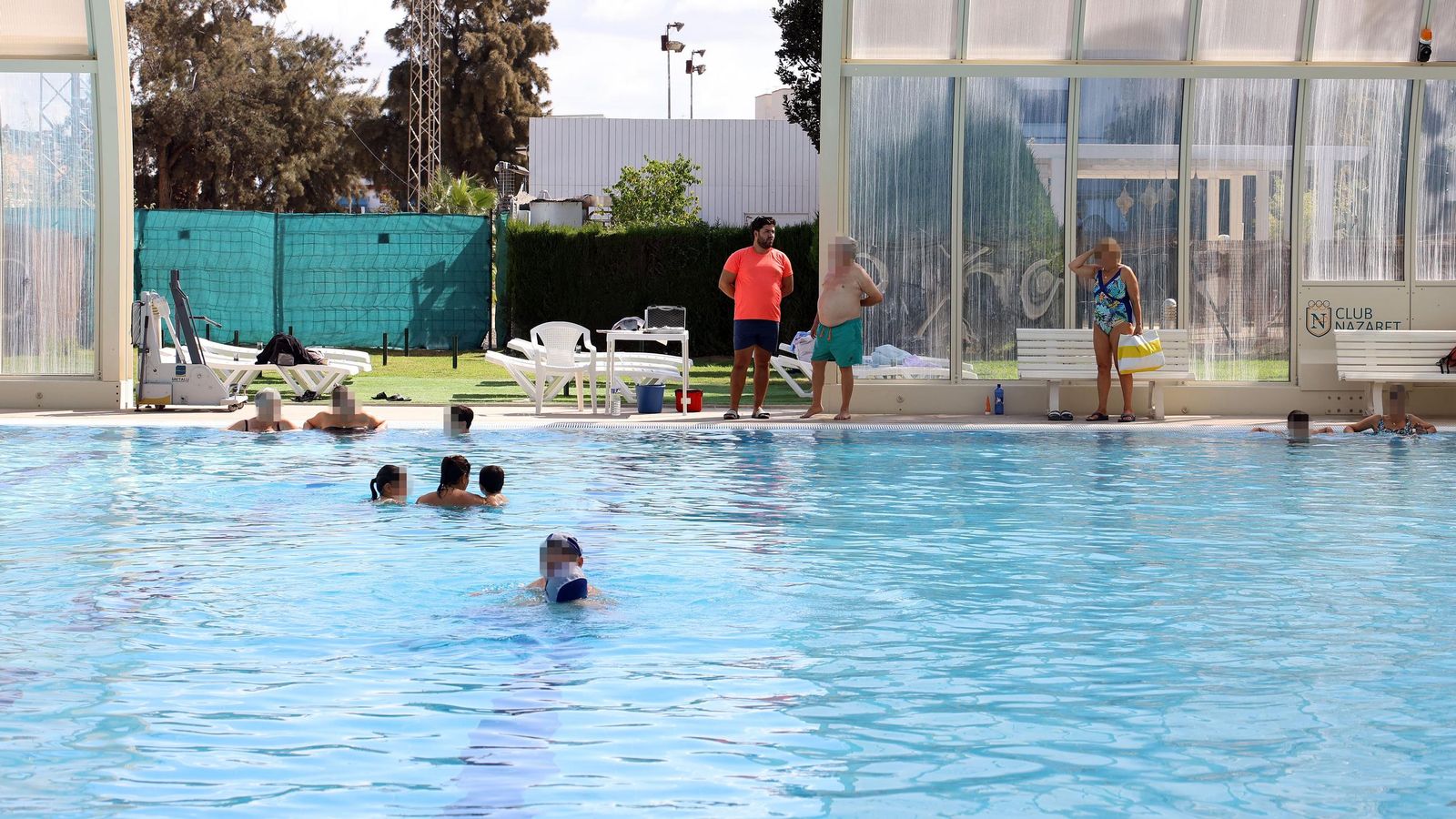 Imágenes de la piscina climatizada del Club Nazaret
