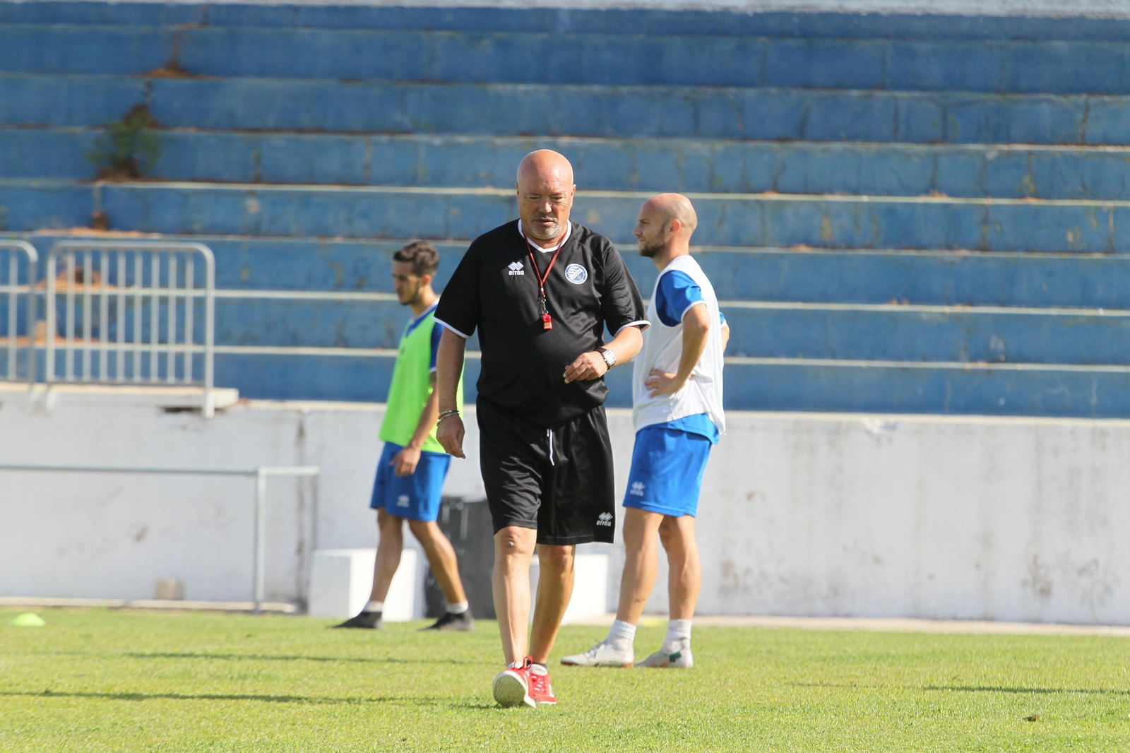 García Tébar asegura que el césped de Chapín está perfecto tras la resiembra.